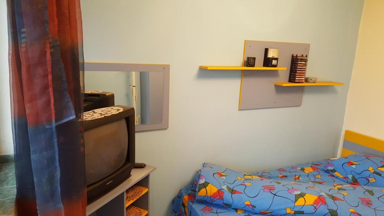 Casele Lena Bed and Breakfast Aldesti  Exterior foto